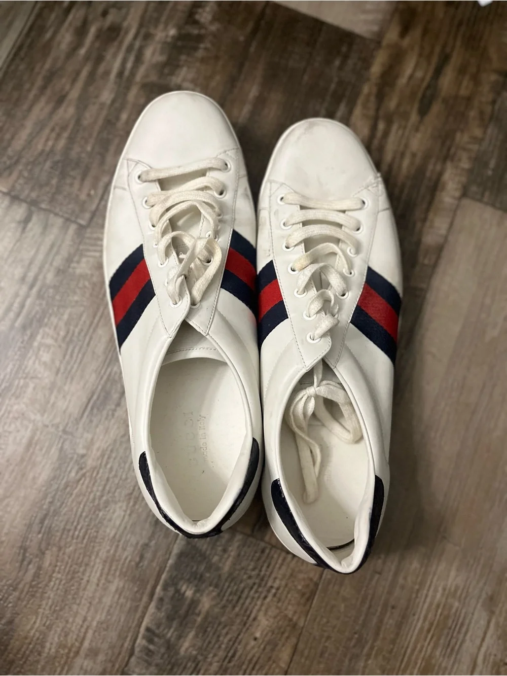 White Men's Gucci shoes with Red & Navy Stripes